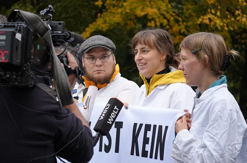 The Newsworthy Trap: How Media Incentives Are Quietly Redrawing the Map of Scientific Inquiry